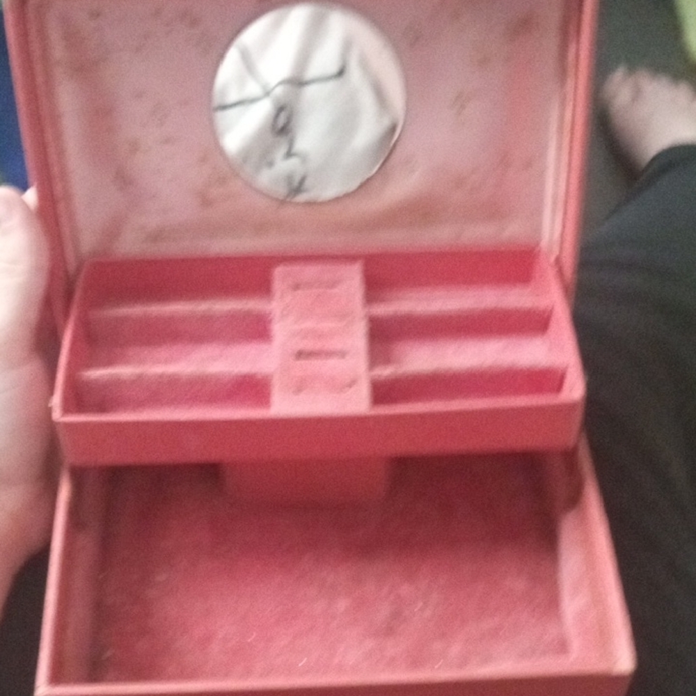 Pink Jewelry Box with Mirror/Twist Up Music Box